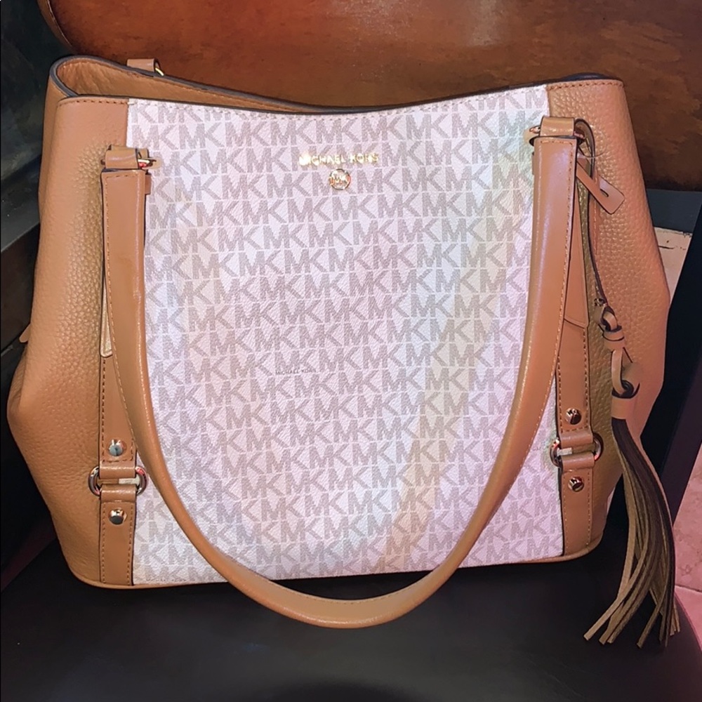 Michael kors shoulder tote